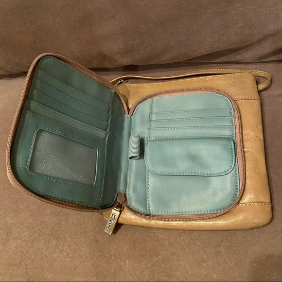 Clarks Tan Leather Crossbody Bag Vintage $30 OBO - Picture 4 of 6